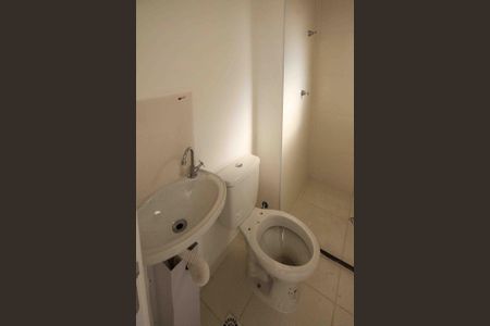 Banheiro de kitnet/studio para alugar com 1 quarto, 18m² em Vila Ema, São Paulo