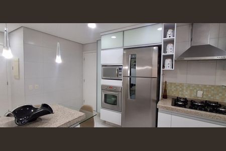 Apartamento à venda com 130m², 2 quartos e 2 vagas Apartamento à venda com 130m², 2 quartos e 2 vagasCozinha