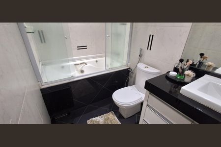 Apartamento à venda com 130m², 2 quartos e 2 vagas Apartamento à venda com 130m², 2 quartos e 2 vagasBanheiro Suíte 2