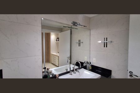 Apartamento à venda com 130m², 2 quartos e 2 vagas Apartamento à venda com 130m², 2 quartos e 2 vagasBanheiro Suíte 2