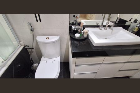 Apartamento à venda com 130m², 2 quartos e 2 vagas Apartamento à venda com 130m², 2 quartos e 2 vagasBanheiro Suíte 2