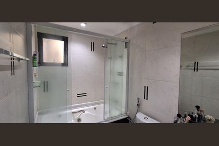 Apartamento à venda com 130m², 2 quartos e 2 vagas Apartamento à venda com 130m², 2 quartos e 2 vagasBanheiro Suíte 2