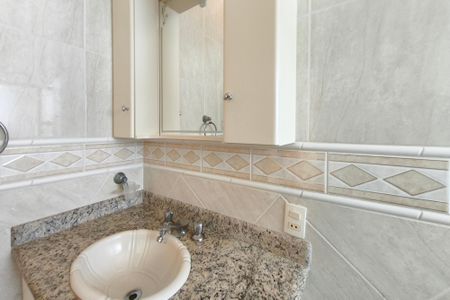 Casa à venda com 320m², 3 quartos e 3 vagas Casa à venda com 320m², 3 quartos e 3 vagasBanheiro Suíte