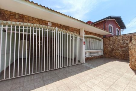 Casa à venda com 320m², 3 quartos e 3 vagas Casa à venda com 320m², 3 quartos e 3 vagasGaragem