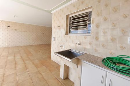 Casa à venda com 320m², 3 quartos e 3 vagas Casa à venda com 320m², 3 quartos e 3 vagasQuintal