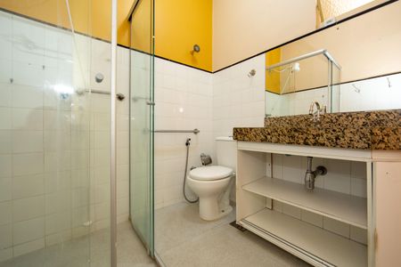 Banheiro de apartamento à venda com 1 quarto, 55m² em Serra, Belo Horizonte