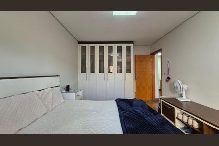 Casa à venda com 214m², 3 quartos e 2 vagasQuarto 2