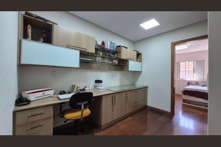 Casa à venda com 214m², 3 quartos e 2 vagasCorredor