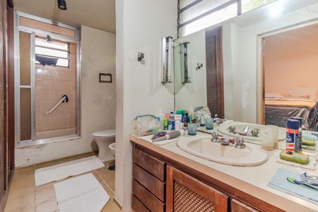 Casa à venda com 360m², 3 quartos e 6 vagasBanheiro da Suíte