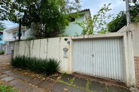 Casa à venda com 360m², 3 quartos e 6 vagas Casa à venda com 360m², 3 quartos e 6 vagasFachada