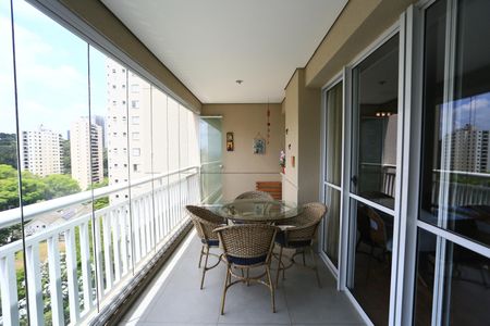Varanda de apartamento para alugar com 3 quartos, 145m² em Vila Sonia, São Paulo