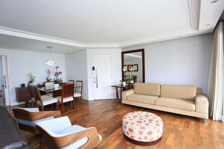 sala de apartamento para alugar com 3 quartos, 145m² em Vila Sonia, São Paulo