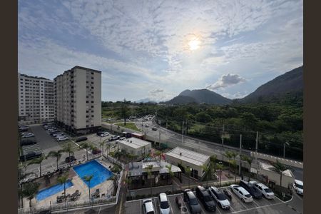 Sala - Vista de apartamento à venda com 2 quartos, 45m² em Barra Olímpica, Rio de Janeiro