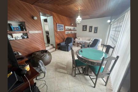 Casa à venda com 214m², 3 quartos e 4 vagas