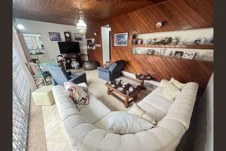 Casa à venda com 214m², 3 quartos e 4 vagas