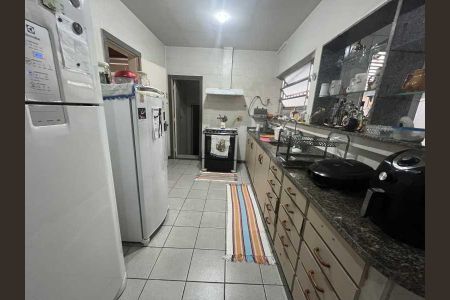 Casa à venda com 214m², 3 quartos e 4 vagas