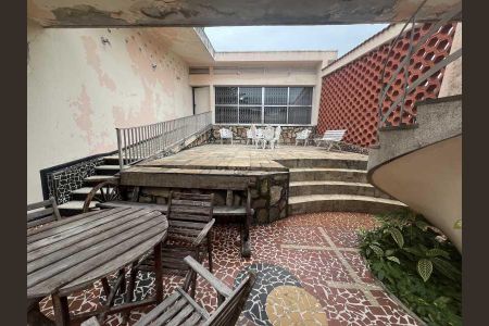 Casa à venda com 214m², 3 quartos e 4 vagas