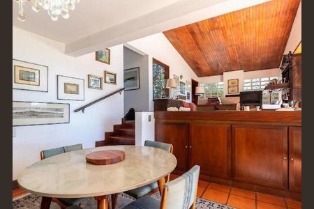 Casa à venda com 3 quartos, 250m² em Jardim Guedala, São Paulo