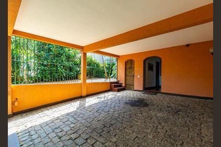 Casa à venda com 3 quartos, 250m² em Jardim Guedala, São Paulo