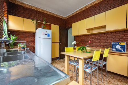 Casa à venda com 171m², 3 quartos e 2 vagas Casa à venda com 171m², 3 quartos e 2 vagasCozinha