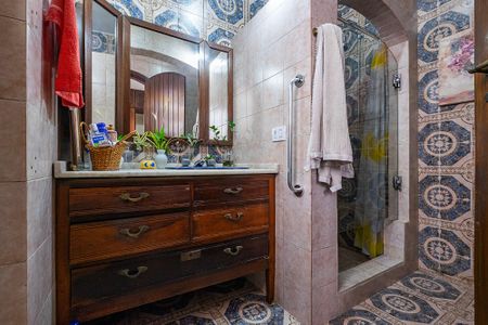 Casa à venda com 171m², 3 quartos e 2 vagas Casa à venda com 171m², 3 quartos e 2 vagasBanheiro da Suíte