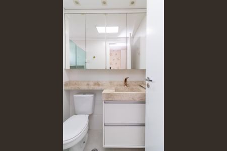 Apartamento à venda com 72m², 3 quartos e 2 vagasBanheiro da Suíte