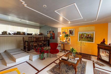 Casa à venda com 5 quartos, 274m² em Itaipu, Niterói