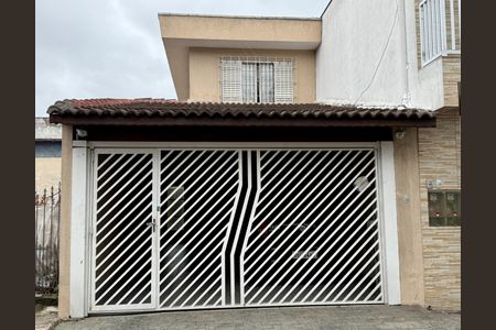 Casa à venda com 137m², 3 quartos e 2 vagas Casa à venda com 137m², 3 quartos e 2 vagasFachada