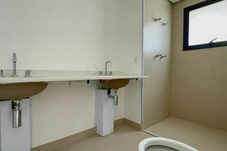 Apartamento à venda com 195m², 4 quartos e 3 vagas Apartamento à venda com 195m², 4 quartos e 3 vagasBanheiro da Suíte 1