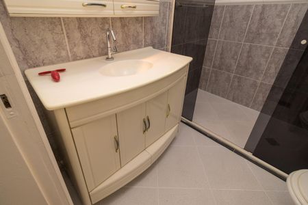 Casa à venda com 250m², 4 quartos e 2 vagasBanheiro da Suíte