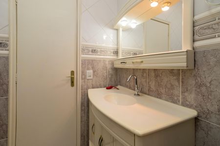 Casa à venda com 250m², 4 quartos e 2 vagasBanheiro da Suíte