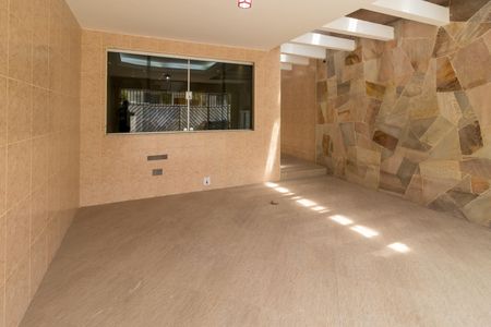 Casa à venda com 250m², 4 quartos e 2 vagasGaragem