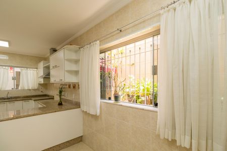 Casa à venda com 250m², 4 quartos e 2 vagasCozinha