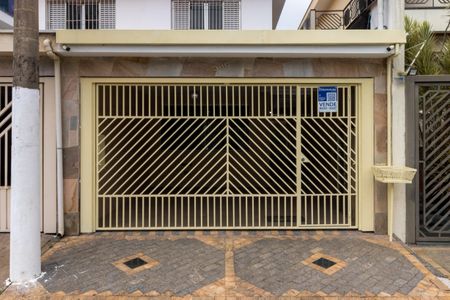 Casa à venda com 250m², 4 quartos e 2 vagasFachada