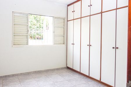 Quarto 2 de casa para alugar com 2 quartos, 96m² em Jardim Cristal, São Paulo