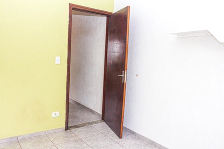 Quarto 2 de casa para alugar com 2 quartos, 96m² em Jardim Cristal, São Paulo