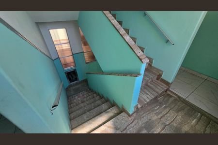 Apartamento à venda com 65m², 2 quartos e sem vaga Apartamento à venda com 65m², 2 quartos e sem vagaEscada