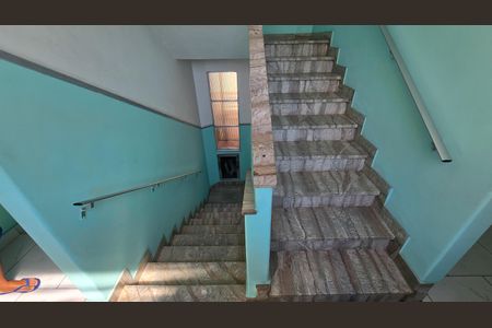 Apartamento à venda com 65m², 2 quartos e sem vaga Apartamento à venda com 65m², 2 quartos e sem vagaEscada