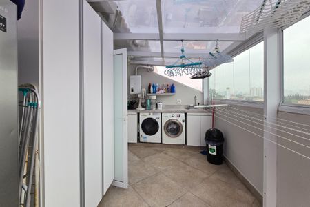 Apartamento à venda com 219m², 4 quartos e 4 vagas Apartamento à venda com 219m², 4 quartos e 4 vagasÁrea de Serviço - Cobertura