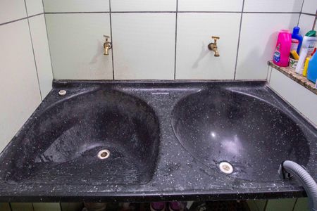 Casa à venda com 48m², 3 quartos e 2 vagasÁrea de Serviço