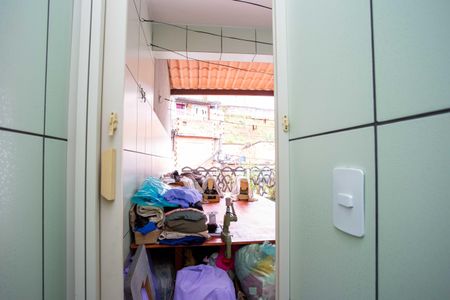 Casa à venda com 48m², 3 quartos e 2 vagasLavabo