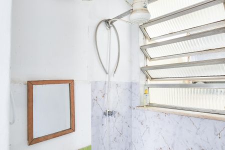 Banheiro Social de kitnet/studio para alugar com 1 quarto, 23m² em Centro, Rio de Janeiro