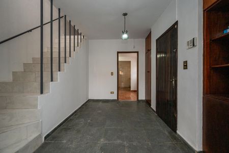 Casa à venda com 167m², 2 quartos e 2 vagas Casa à venda com 167m², 2 quartos e 2 vagasEntrada