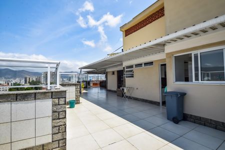 Apartamento à venda com 400m², 3 quartos e 2 vagas Apartamento à venda com 400m², 3 quartos e 2 vagasCobertura