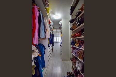 Apartamento à venda com 400m², 3 quartos e 2 vagas Apartamento à venda com 400m², 3 quartos e 2 vagasCloset da suíte