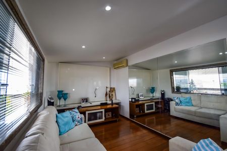 Apartamento à venda com 400m², 3 quartos e 2 vagas Apartamento à venda com 400m², 3 quartos e 2 vagasSala