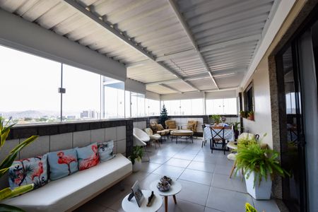 Apartamento à venda com 400m², 3 quartos e 2 vagas Apartamento à venda com 400m², 3 quartos e 2 vagasVaranda da Sala