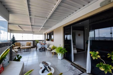 Apartamento à venda com 400m², 3 quartos e 2 vagas Apartamento à venda com 400m², 3 quartos e 2 vagasVaranda da Sala