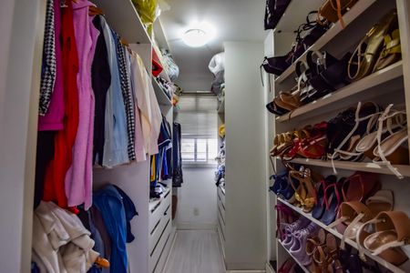 Apartamento à venda com 400m², 3 quartos e 2 vagas Apartamento à venda com 400m², 3 quartos e 2 vagasCloset da suíte