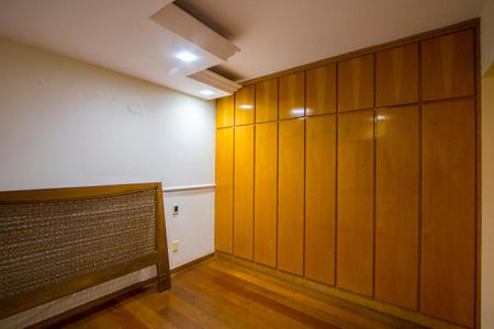 Apartamento à venda com 115m², 3 quartos e 2 vagas Apartamento à venda com 115m², 3 quartos e 2 vagasSuíte